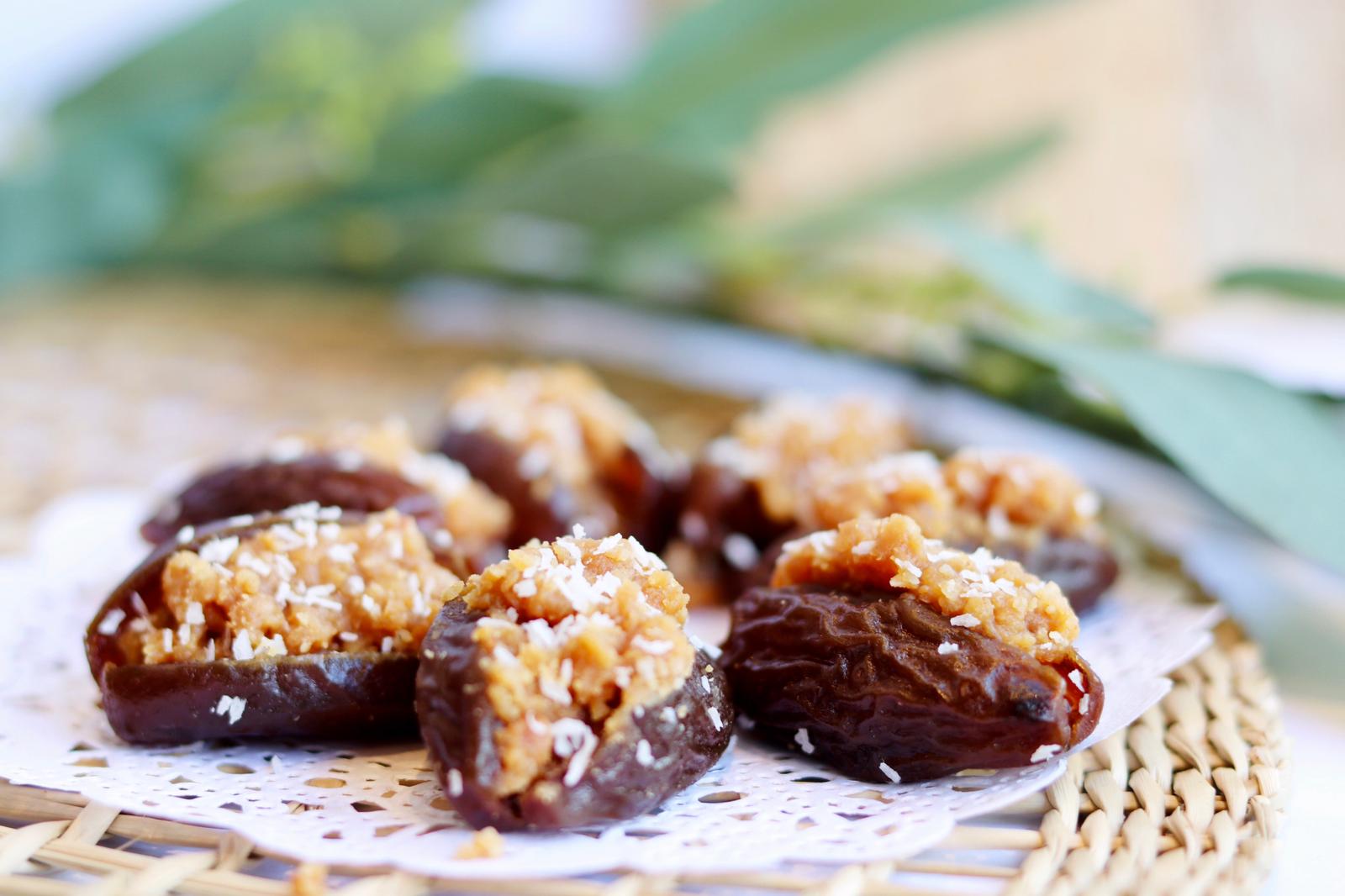 dadel bonbons met pindakaas en chocola